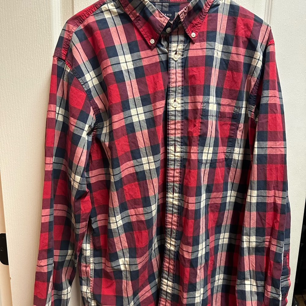 Lands End men's Red and Navy Plaid Button Down Shirt size L/ NWOT B127